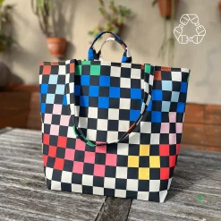 Bolsa de asas sostenible hecha de PET reciclado en Barcelona