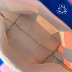 Bolsa de asas sostenible hecha de PET reciclado en Barcelona