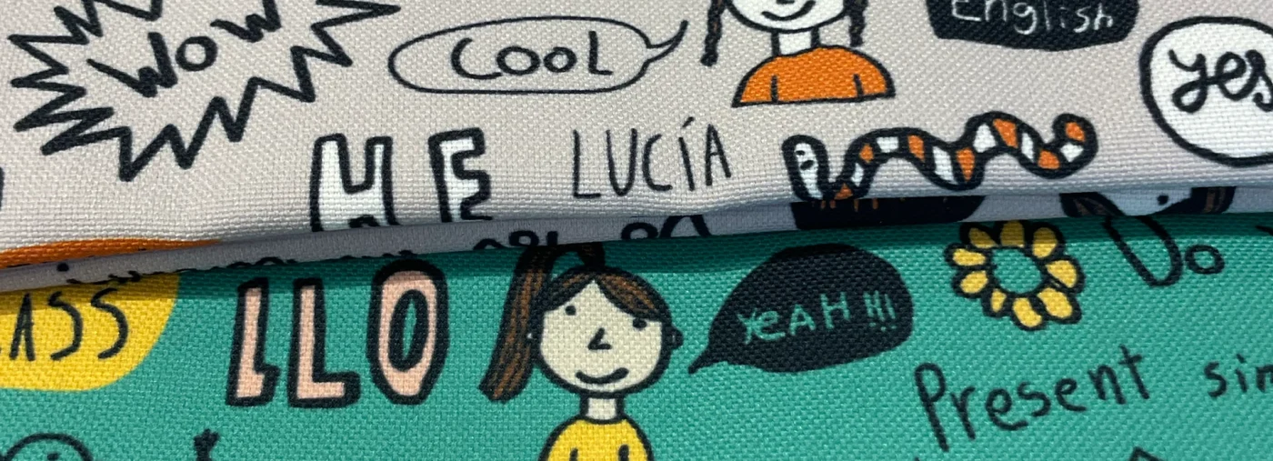 Estampado personalizado creado a partir de los dibujos de un niño, con colores vivos y elementos ilustrados con estilo infantil